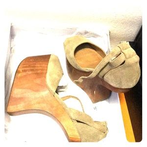 Jeffrey Campbell Str8up suede taupe pumps